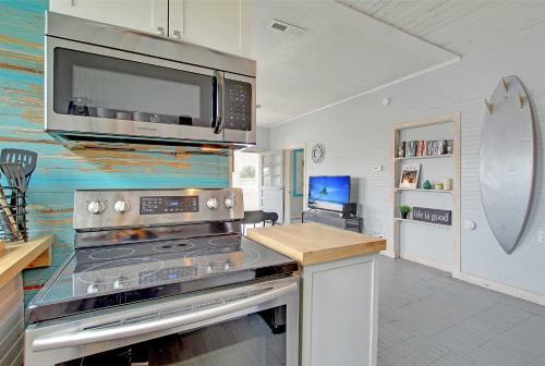 Apartamento New Listing! Boogie Down & Surf?s Up: 2-unit Home Duplex