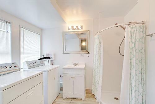 Apartamento New Listing! Boogie Down & Surf?s Up: 2-unit Home Duplex