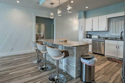 Luxurious Waterfront Retreat With Private Pier!