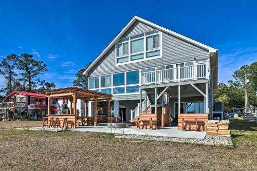 Luxurious Waterfront Retreat With Private Pier!