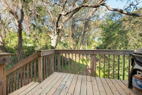 220 W Ashley - Corner Cottage - Central Location