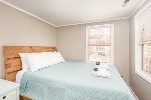 220 W Ashley - Corner Cottage - Central Location