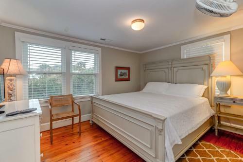 817 East Arctic