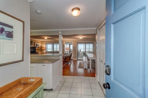 817 East Arctic