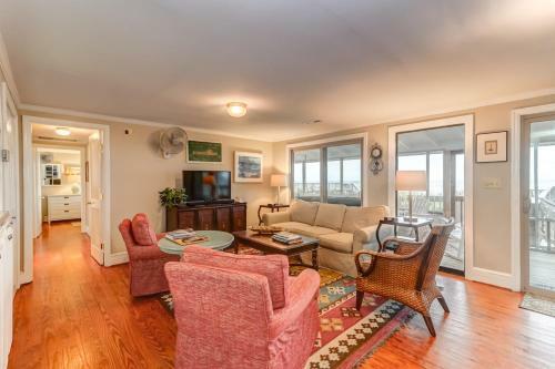 817 East Arctic