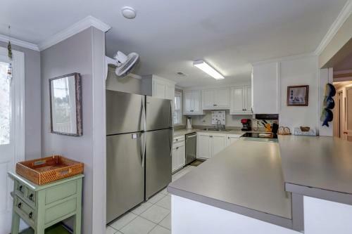 817 East Arctic