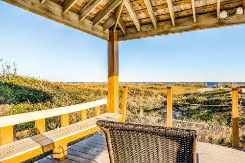 Island Club 10-109