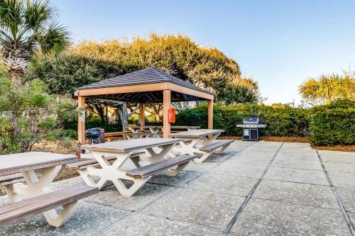 Island Club 10-109