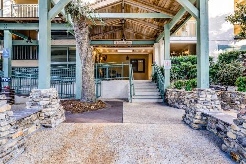 Island Club 10-109