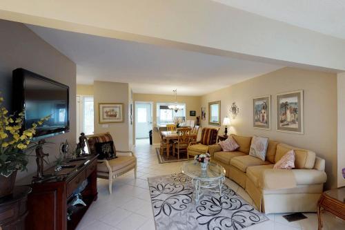 Ocean Cove 826