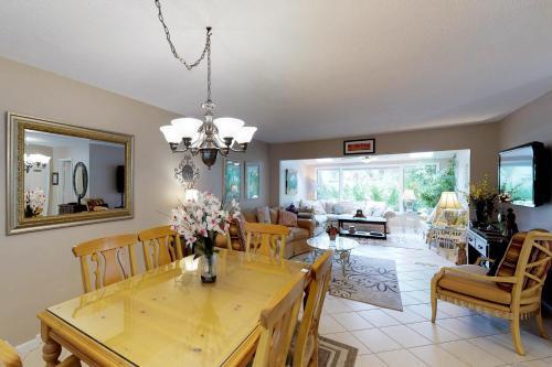 Ocean Cove 826
