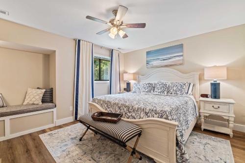 New! Renovated Villa With Golf Views Walk To Beach!