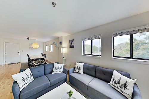 Apartamento Coveted Top-floor Corner Unit - Foosball, Balcony Condo