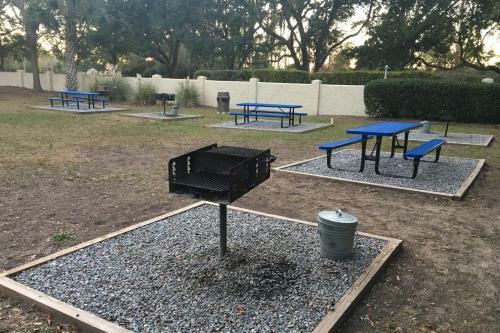 Apartamento Coveted Top-floor Corner Unit - Foosball, Balcony Condo