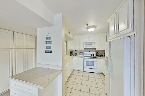 Apartamento Coveted Top-floor Corner Unit - Foosball, Balcony Condo