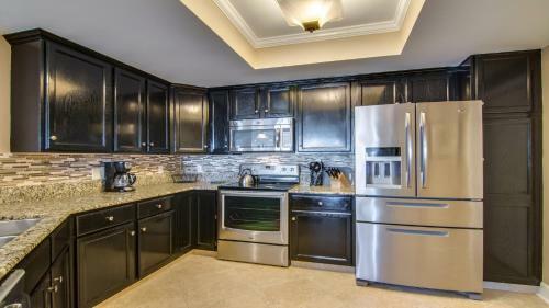3402 Windsor Court South