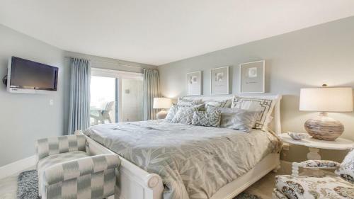 1206 Villamare Villas