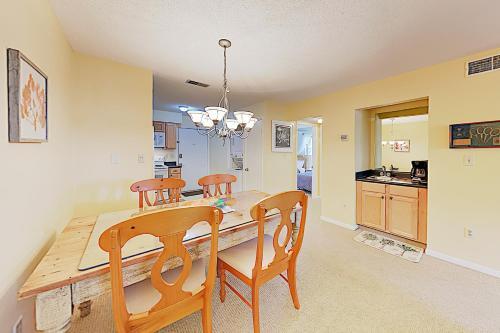 New Listing! Ground-floor Villa With Pools, Tennis Villa