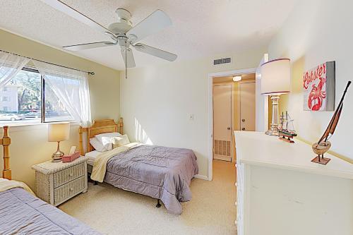 New Listing! Ground-floor Villa With Pools, Tennis Villa