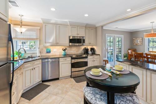 254 Evian 2 Br Shipyard Golf Condo