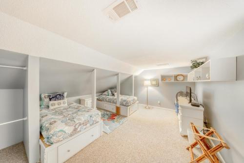4 Bed 2 Bath Apartment In Queens Grant Villas