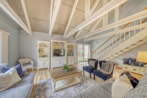 4 Bed 2 Bath Apartment In Queens Grant Villas