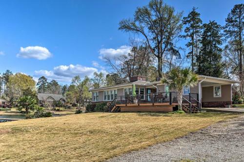 Quiet Lakefront Retreat With Dock, Deck And Grill