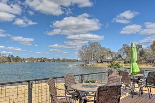 Quiet Lakefront Retreat With Dock, Deck And Grill