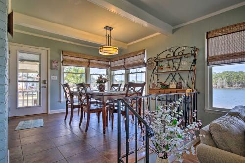 Quiet Lakefront Retreat With Dock, Deck And Grill