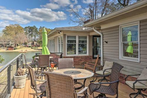 Quiet Lakefront Retreat With Dock, Deck And Grill