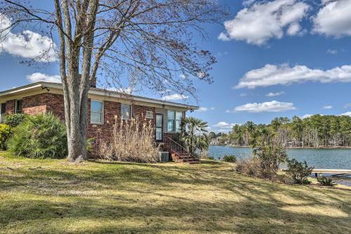 Quiet Lakefront Retreat With Dock, Deck And Grill