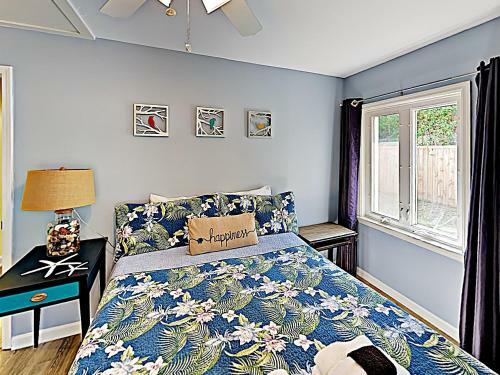 New Listing! Cute Home With Big Backyard, Near Beach Home