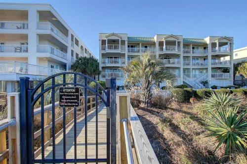 1010 Ocean Palms 201