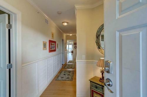 1010 Ocean Palms 201