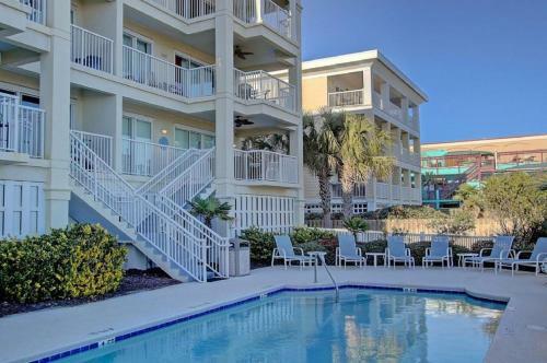 1010 Ocean Palms 201