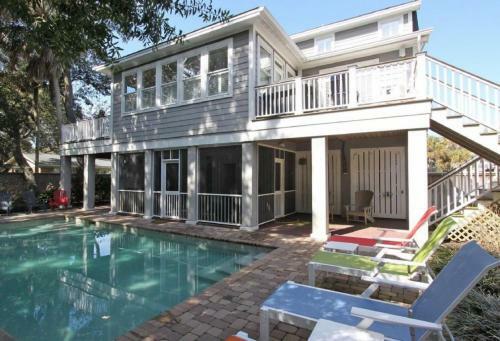 3008 Hartnett Boulevard