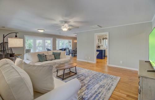 11 43rd Avenue