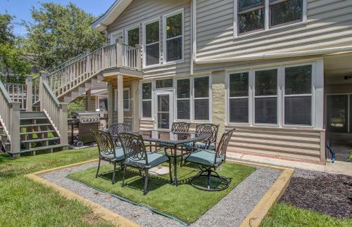 11 43rd Avenue