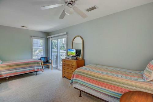 25 Pelican Bay