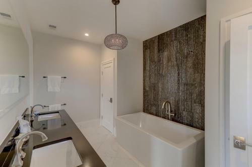 3 46th Avenue