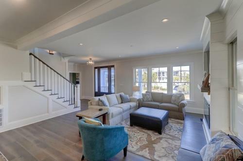 3 46th Avenue