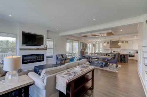 3 46th Avenue