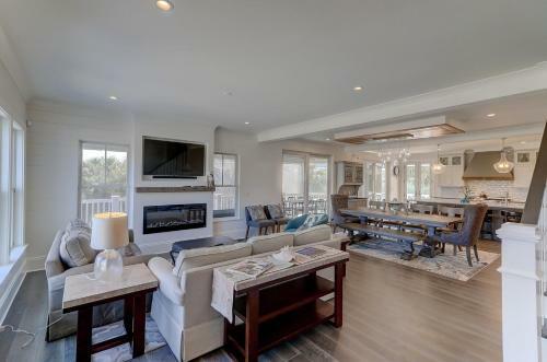 3 46th Avenue
