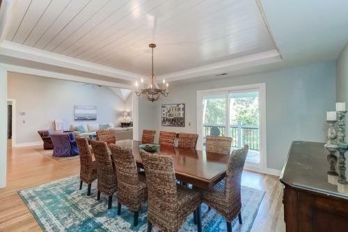 28 Fairway Oaks