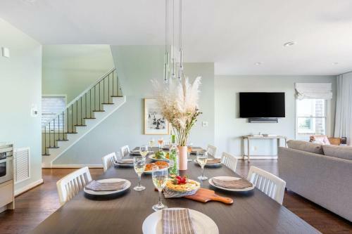 High Tide - Incredible Beach Front Abode W Pool & Beach Views