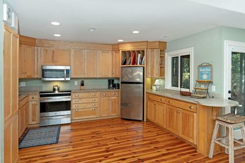1030 Sparrow Pond Cottage