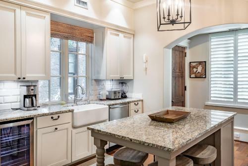 5518 Cypress Point
