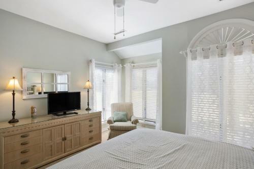4504 Parkside Villa