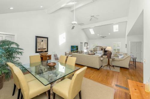 67 Forestay Court
