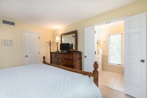 4791 Tennis Club Villa